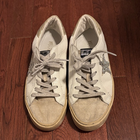 MiiM White Sneakers with Silver Star Accent Women’s Size: 6.5 - Picture 3 of 6